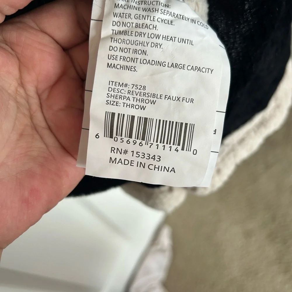 Monty Reversible Faux Fur Sherpa Throw Blanket - BRAND NEW